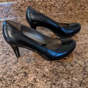 Naturalizer Black Leather Pumps size 4 1/2 M
